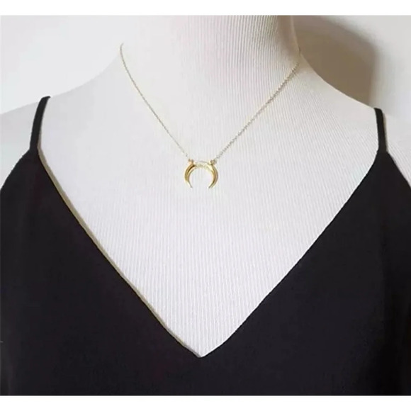 NEW Women's Gold-Plated Crescent Moon Horn Necklace Size 16 + 2” - Picture 5 of 12